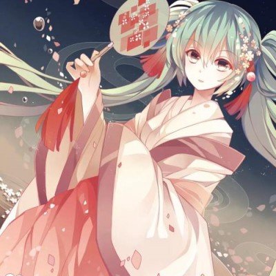 网友拍到黑色球状不明物空中飞行